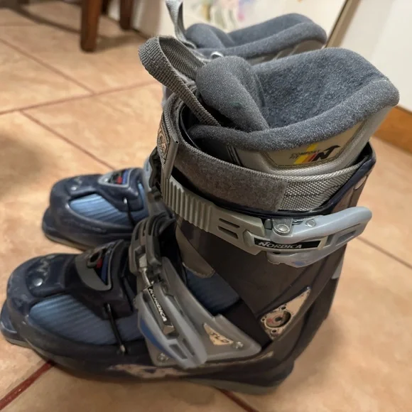 Nordica T-Tech 10W Women’s Ski Boots – Size 7.5 – Adjustable Fit – Gray/Blue - Picture 2 of 7